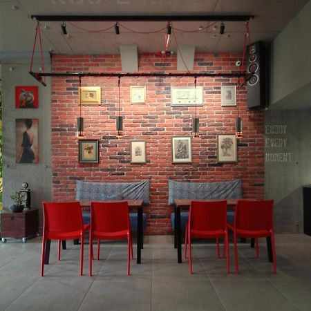 Cubby Hotel Lviv Buitenkant foto