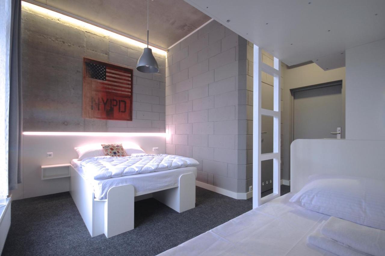 Cubby Hotel Lviv Buitenkant foto