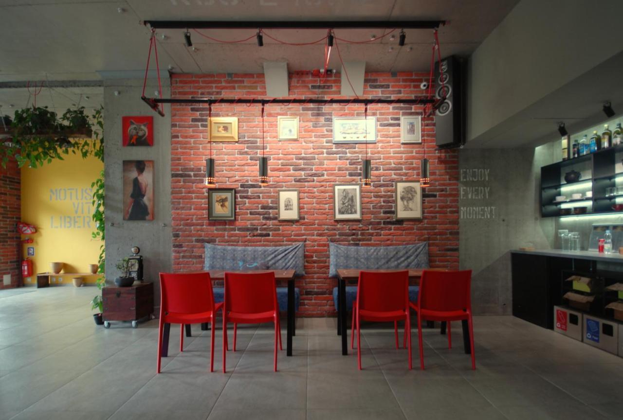 Cubby Hotel Lviv Buitenkant foto