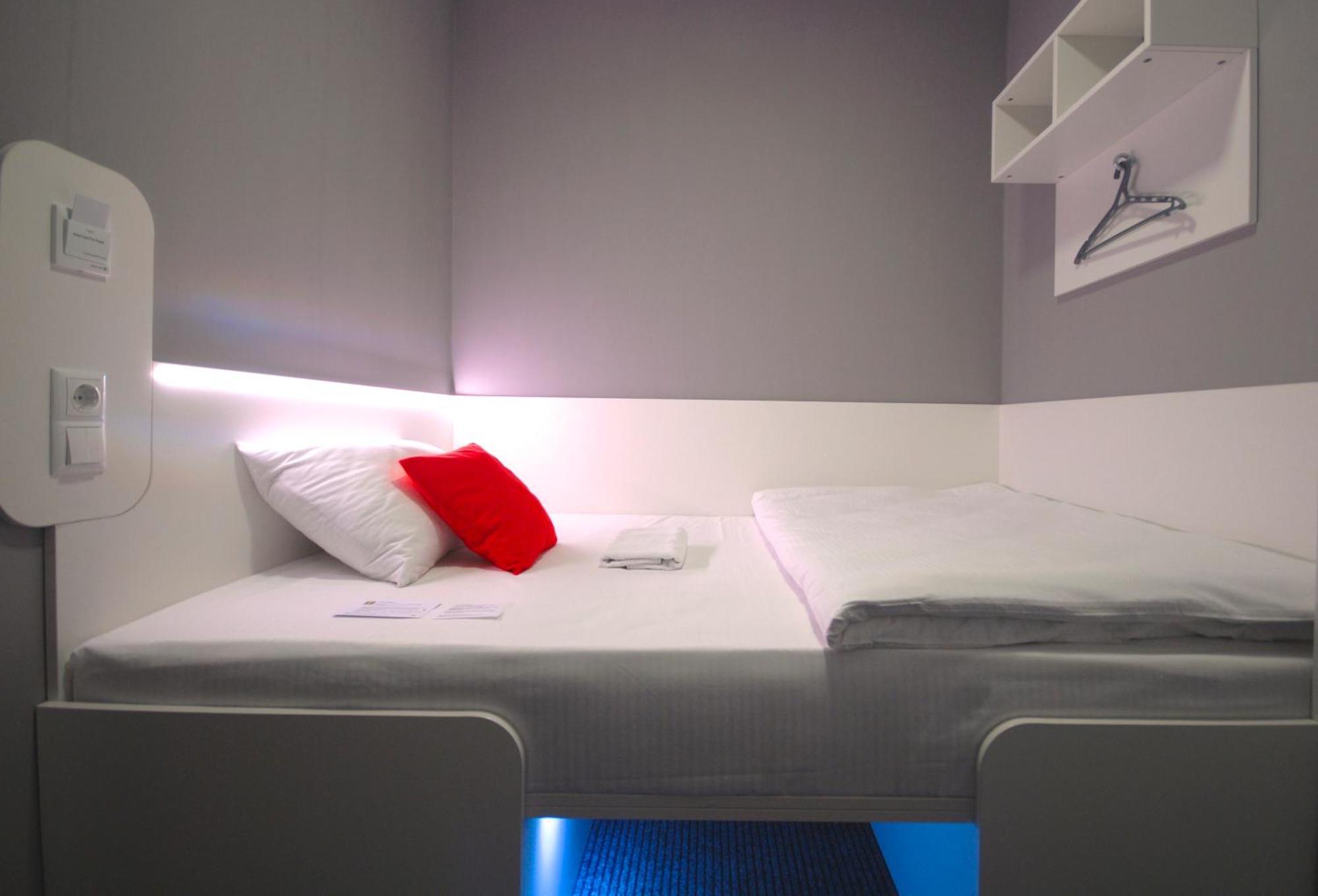 Cubby Hotel Lviv Buitenkant foto
